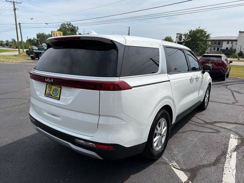 Used 2024 Kia Carnival LX FWD image 8