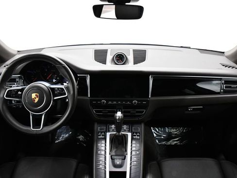 Used 2021 Porsche Macan image 8