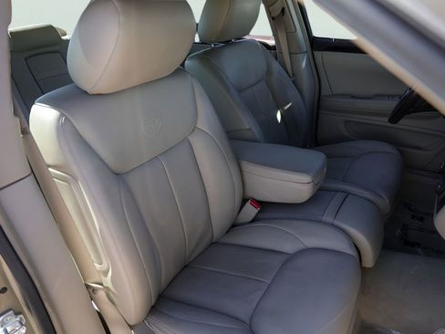 Used 2010 Cadillac DTS Luxury image 30