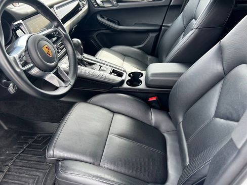 Used 2020 Porsche Macan Base image 9