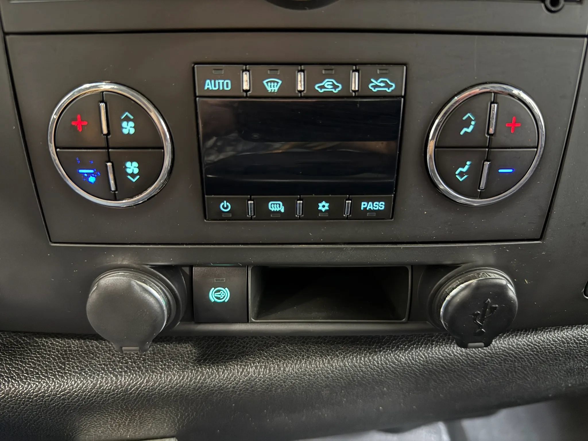 Used 2013 GMC Sierra 3500 SLE w/ SLE Preferred Package AWD/4WD image 23