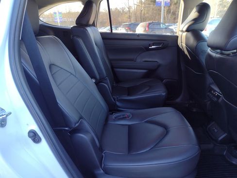 Used 2023 Toyota Highlander XLE image 20