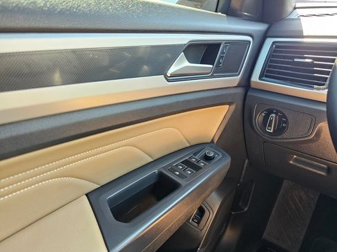 Certified 2023 Volkswagen Atlas Cross Sport SE w/ Panoramic Sunroof Package AWD/4WD image 28