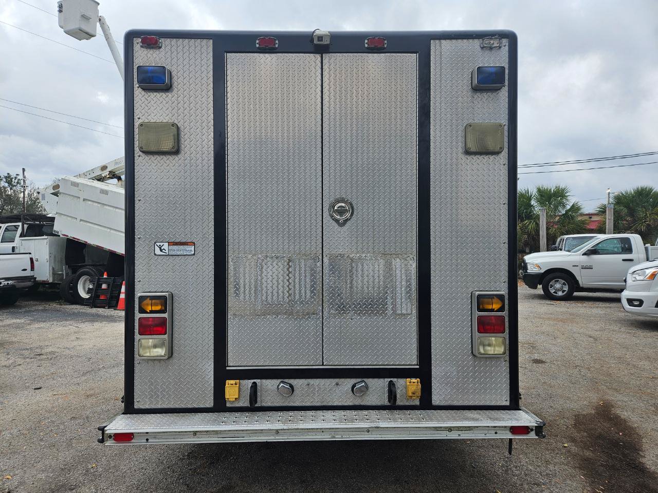 Used 2000 Ford F350 2WD Regular Cab DRW Super Duty image 9