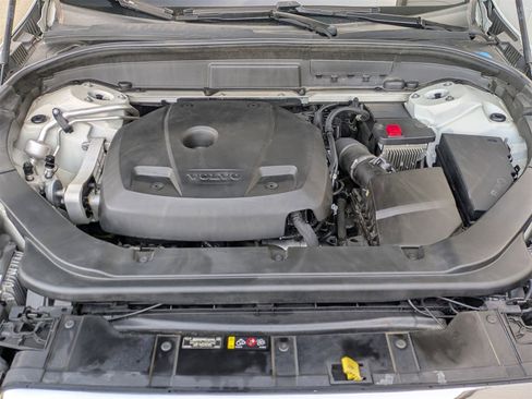 Used 2019 Volvo XC60 T5 Momentum w/ Premium Package image 23
