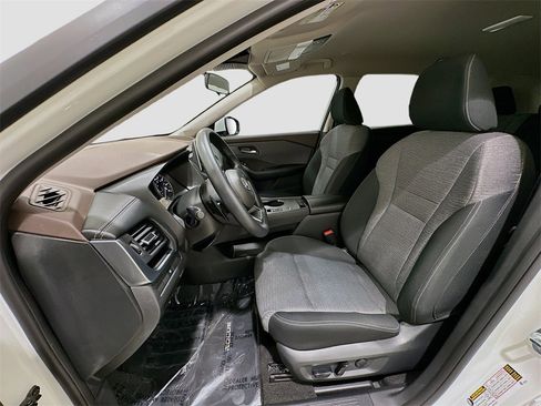 Used 2023 Nissan Rogue SV image 20