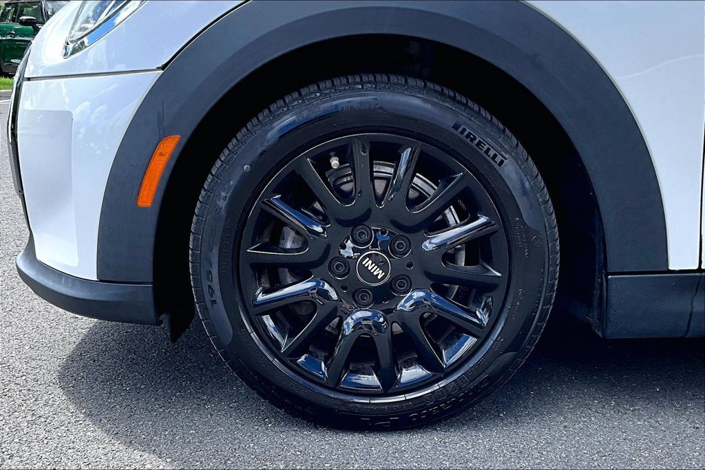 Used 2024 MINI Cooper 2-Door Hardtop FWD image 9