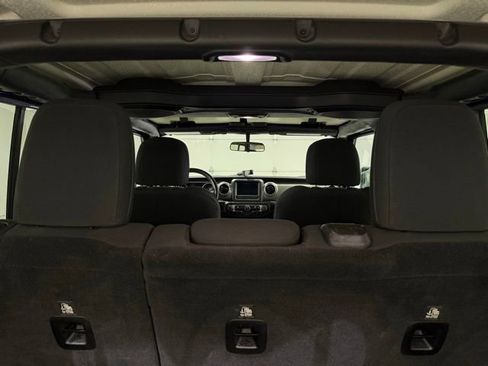 Used 2018 Jeep Wrangler Unlimited Sahara w/ Safety Group AWD/4WD image 9
