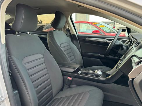 Used 2017 Ford Fusion SE w/ Fusion SE Technology Package image 33