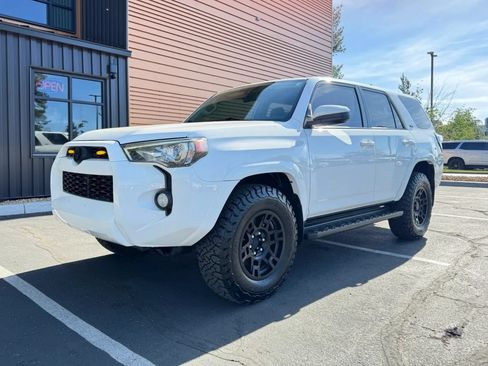 Used 2018 Toyota 4Runner SR5 AWD/4WD image 1