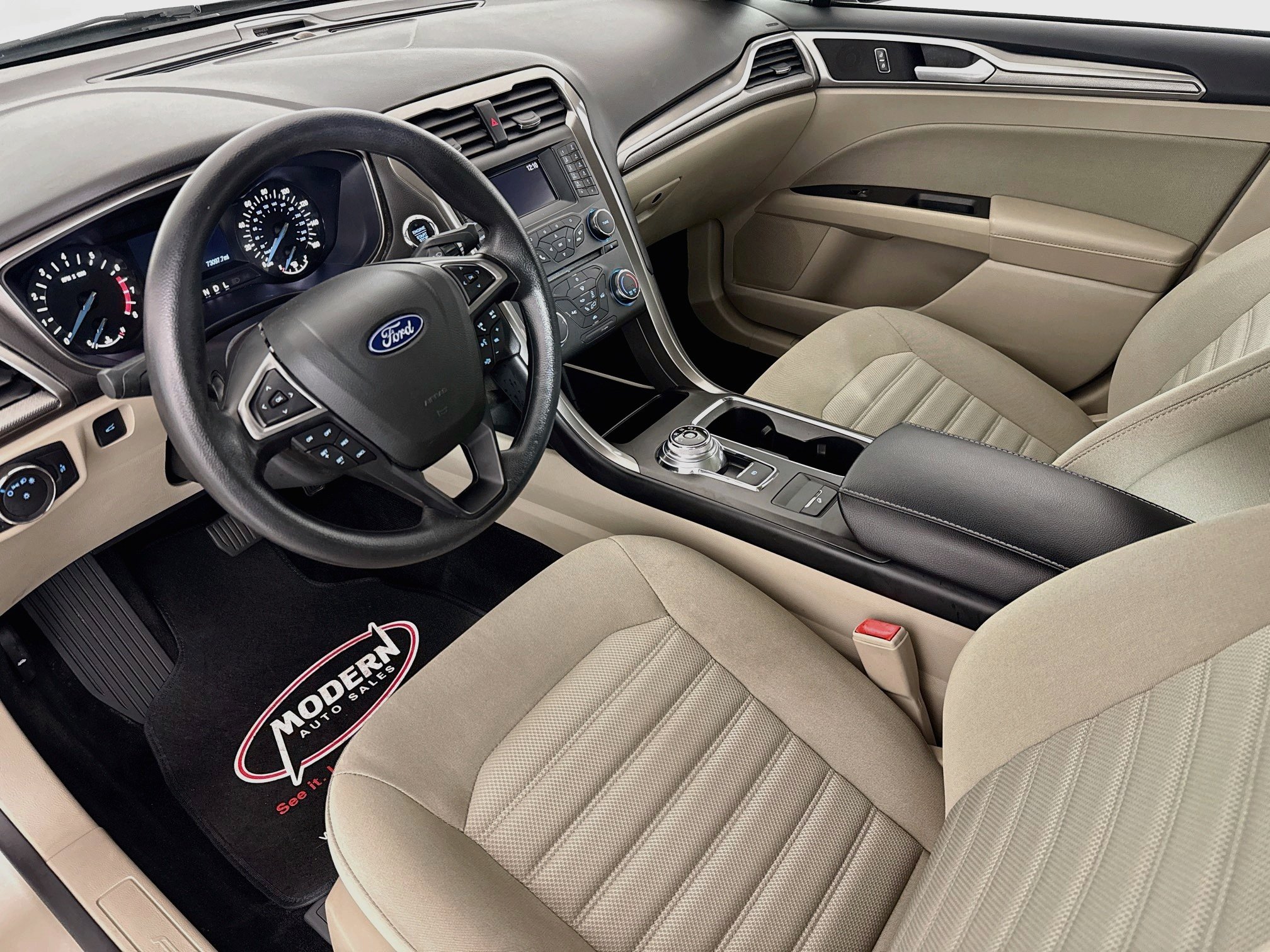 Used 2018 Ford Fusion SE FWD image 8
