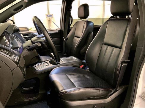 Used 2019 Dodge Grand Caravan GT image 24