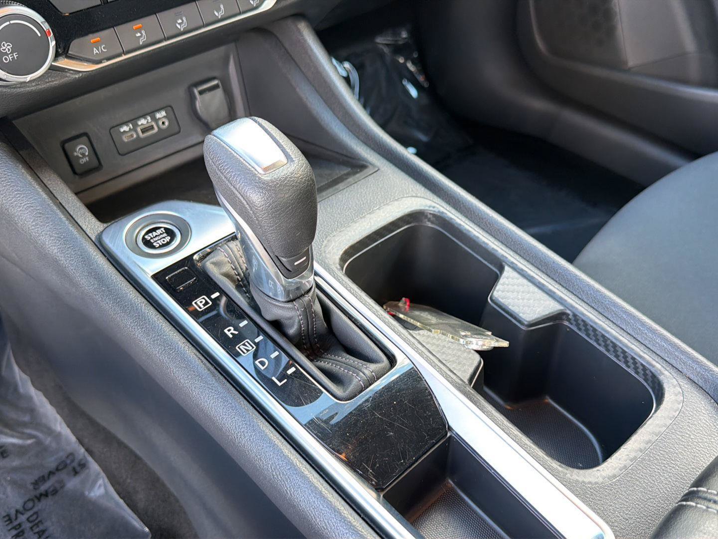 Used 2025 Nissan Sentra SV FWD image 28