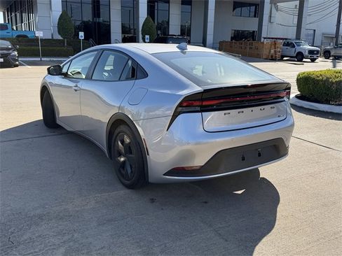 Used 2025 Toyota Prius LE image 7