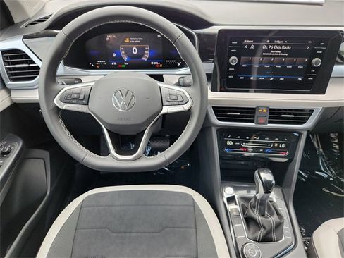 New 2025 Volkswagen Taos SE image 24