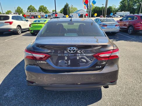 Used 2020 Toyota Camry XLE FWD image 5