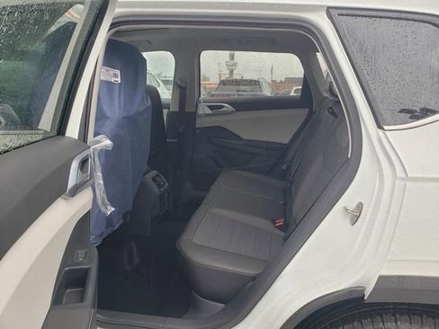 New 2026 Volkswagen Taos SE AWD/4WD image 7