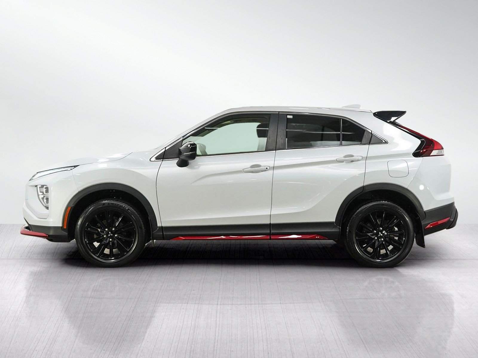 Used 2023 Mitsubishi Eclipse Cross LE AWD/4WD image 2