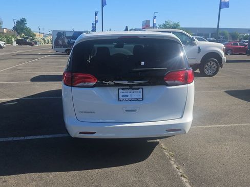 Used 2024 Chrysler Voyager LX FWD image 7