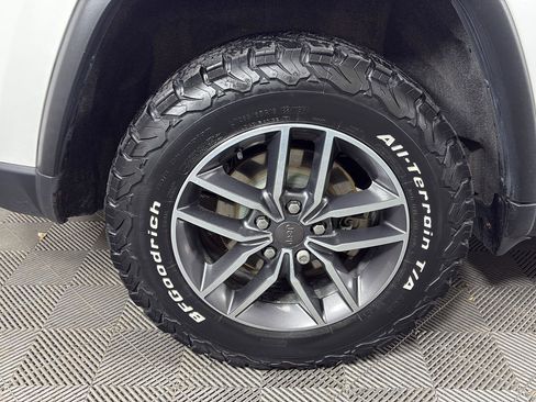 Used 2019 Jeep Grand Cherokee Limited w/ Luxury Group II image 14