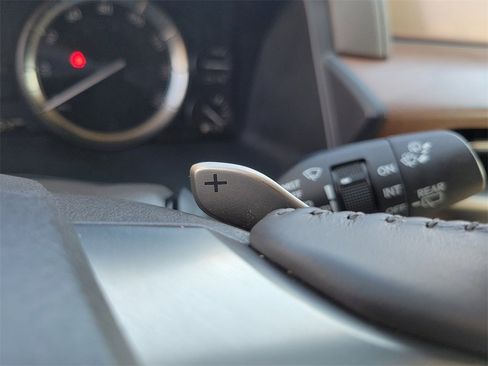 Used 2017 Lexus LX 570 4WD image 9