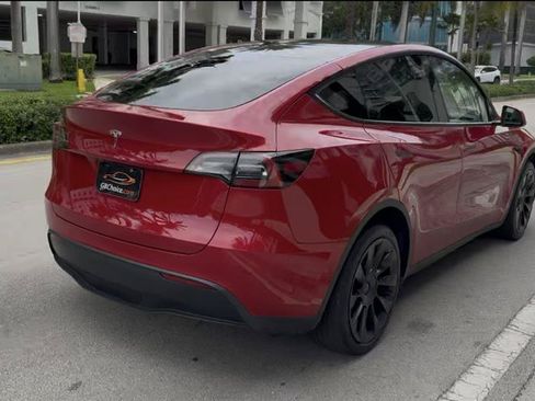 Used 2022 Tesla Model Y Long Range AWD/4WD image 4