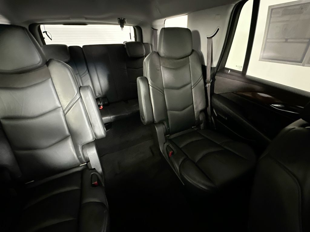 Used 2015 Cadillac Escalade Luxury AWD/4WD image 14