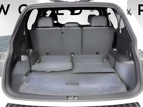 Used 2023 Volkswagen Tiguan SE R-Line image 31