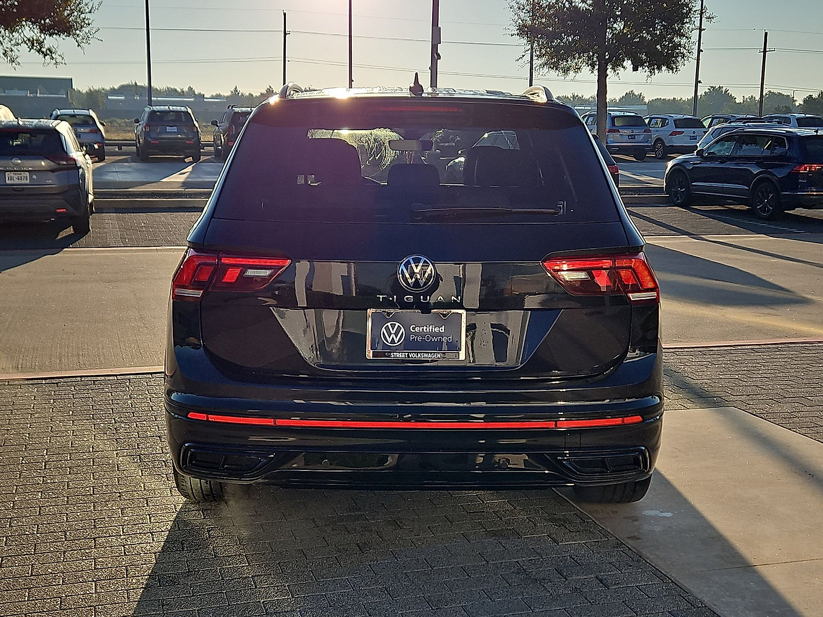 Certified 2024 Volkswagen Tiguan SE R-Line w/ MDO Package, Three-Row FWD image 7