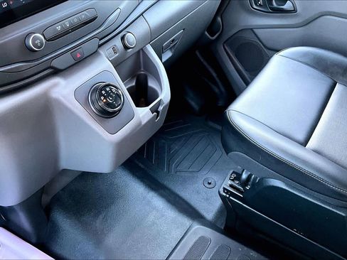 Used 2022 Ford E-Transit Medium Roof image 16