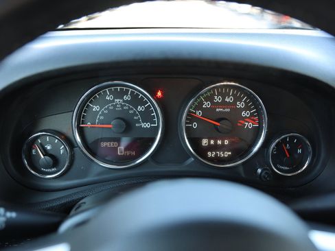 Used 2016 Jeep Wrangler Unlimited Rubicon image 37