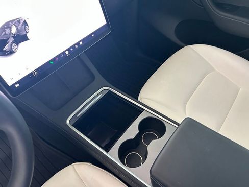Used 2024 Tesla Model Y Long Range AWD/4WD image 43