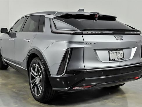 Used 2024 Cadillac Lyriq Luxury AWD/4WD image 8