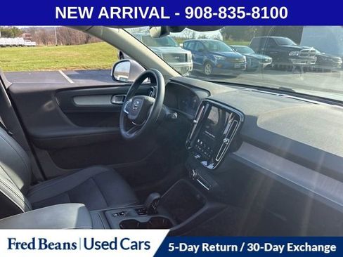 Used 2025 Volvo XC40 B5 Core w/ Protection Package Premier image 10
