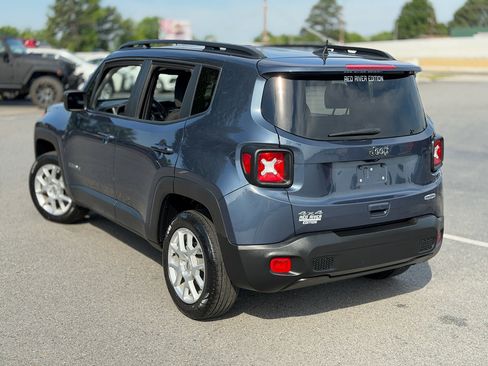 Used 2022 Jeep Renegade Latitude AWD/4WD image 5