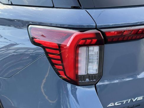Used 2025 Ford Explorer Active image 9