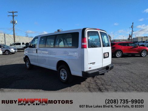Used 2016 Chevrolet Express 2500 image 5