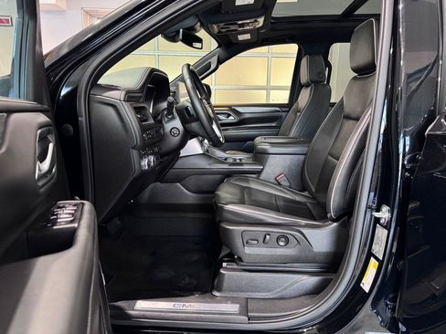 Certified 2023 GMC Yukon XL SLT w/ SLT Premium Package image 13