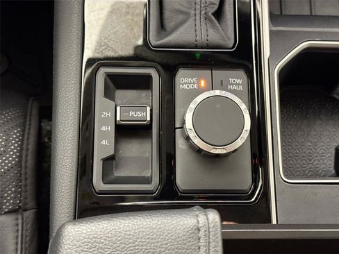 Used 2024 Toyota Tundra Limited AWD/4WD image 29