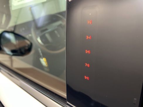 Used 2025 Lincoln Navigator Reserve image 34