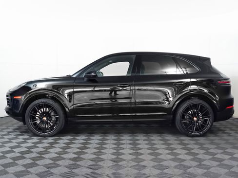Used 2023 Porsche Cayenne image 2