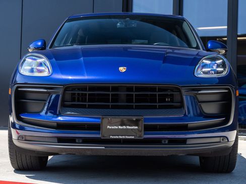 Certified 2022 Porsche Macan AWD/4WD image 8