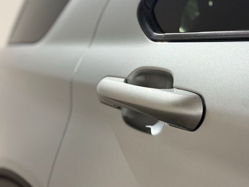 Used 2022 Ford Explorer XLT w/ Equipment Group 202A image 17