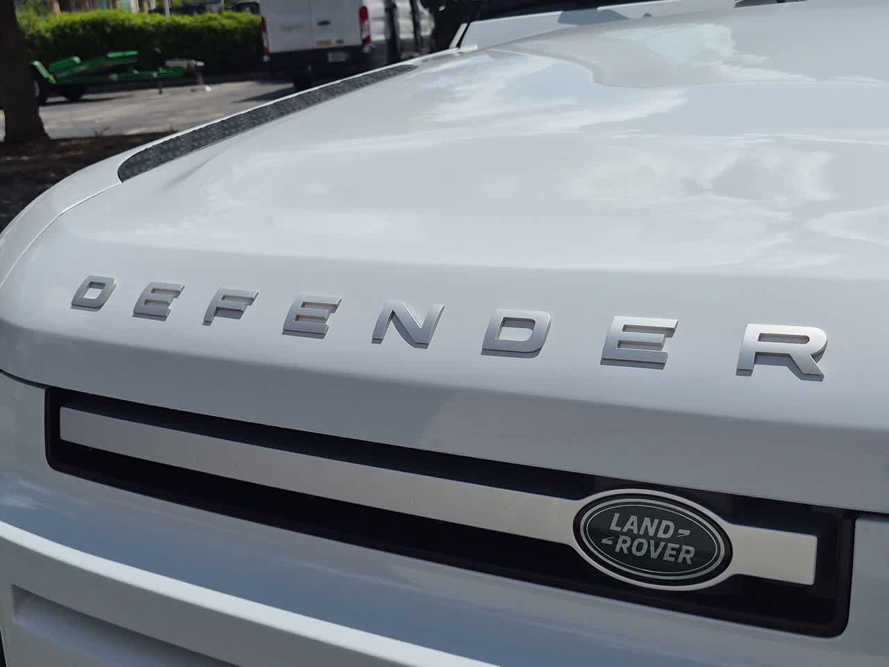 Used 2023 Land Rover Defender 130 SE AWD/4WD image 13