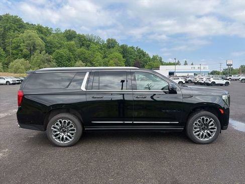 Used 2024 GMC Yukon XL Denali Ultimate AWD/4WD image 6