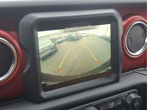 Used 2023 Jeep Wrangler Rubicon w/ Cold Weather Group image 17