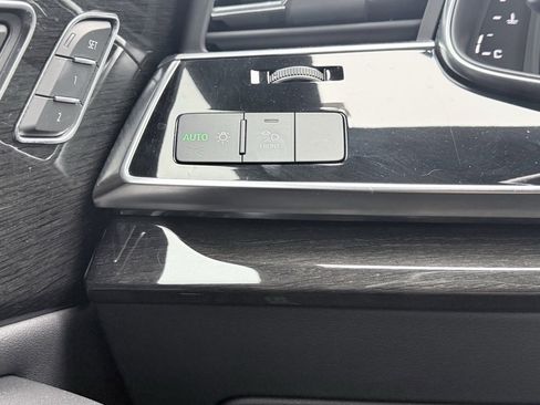 Used 2020 Audi Q8 Premium Plus w/ Premium Plus Package image 11