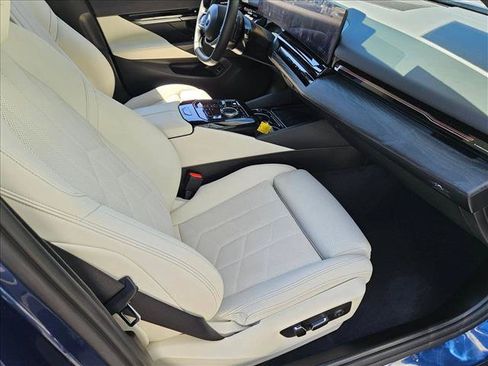 Certified 2024 BMW 530i w/ Convenience Package RWD image 19
