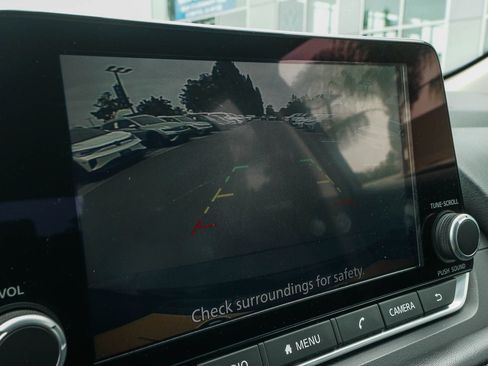 Used 2024 Nissan Rogue S FWD image 25