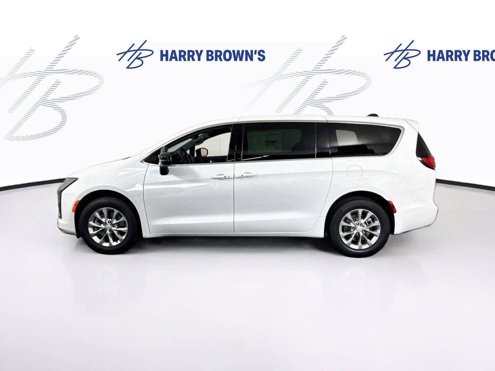 New 2027 Chrysler Pacifica Select AWD/4WD image 27